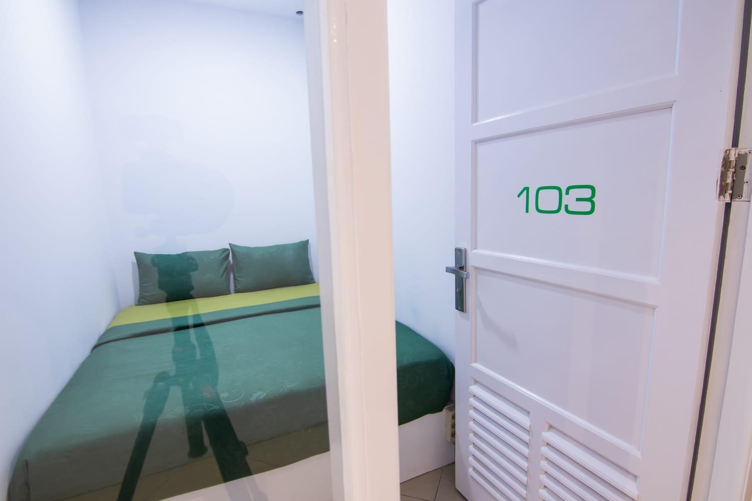 Kareem Syariah Hostel ブキティンギ エクステリア 写真