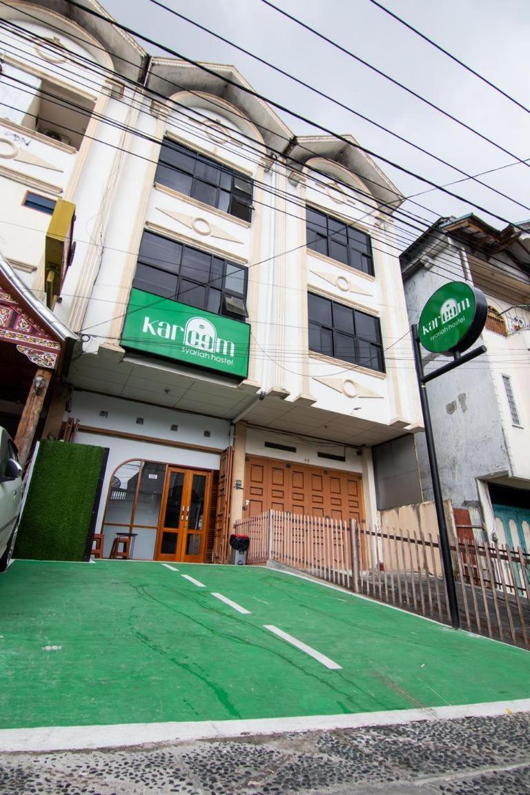 Kareem Syariah Hostel ブキティンギ エクステリア 写真