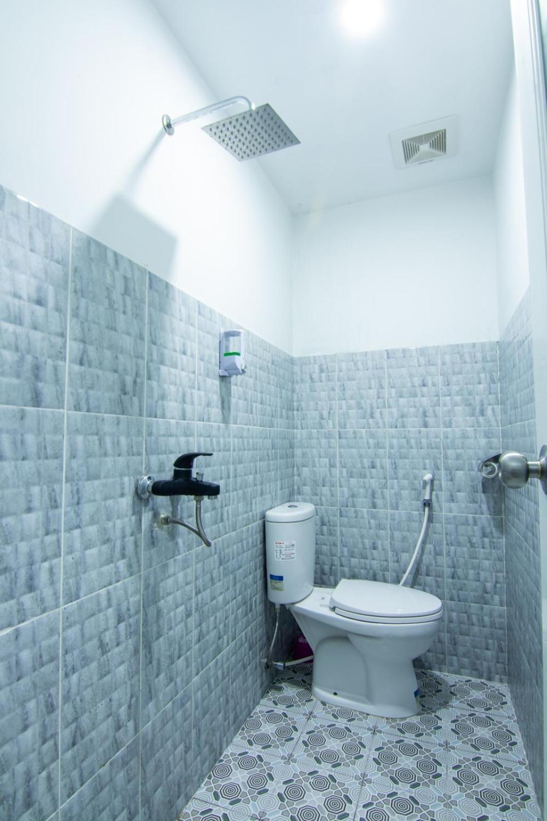 Kareem Syariah Hostel ブキティンギ エクステリア 写真
